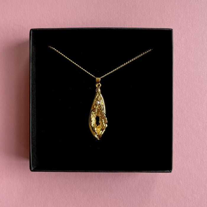 Denise Rosenboom | Pussy pendant with pearl | Pendant Gold
