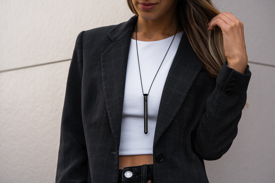 Crave | Vesper 2 | vibrator necklace | zwart