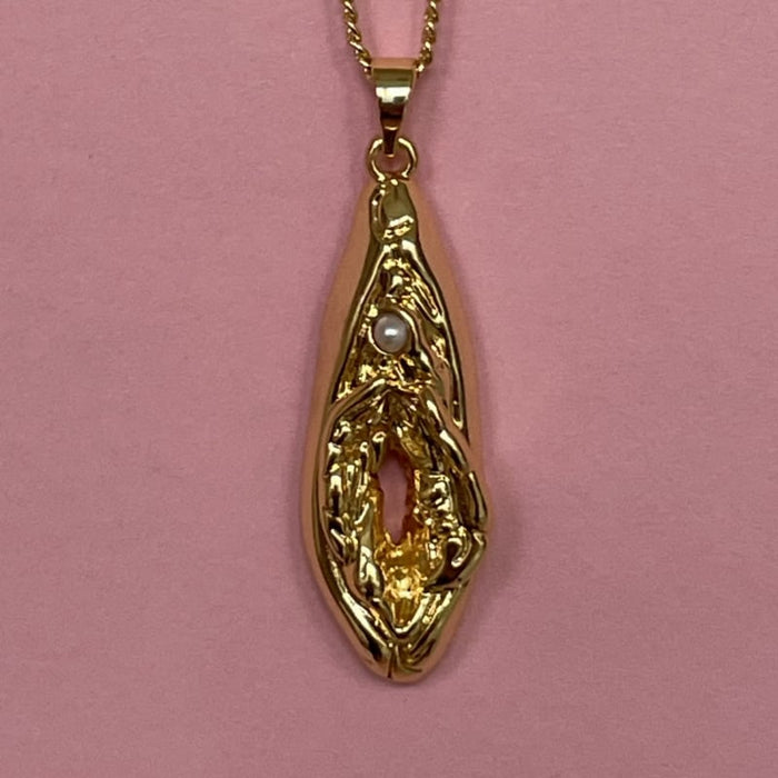 Denise Rosenboom | Pussy pendant with pearl | Pendant Gold