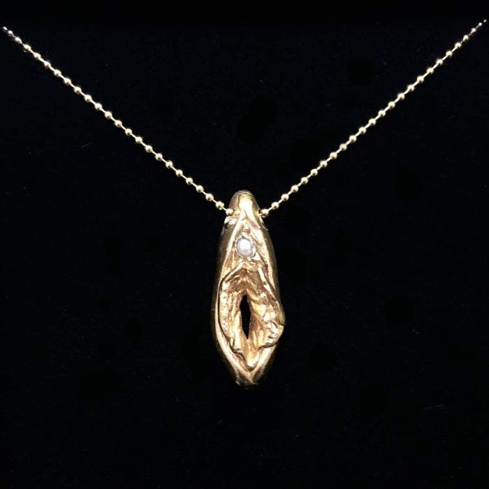 Pussy Pendant | Denise Rosenboom | vulva necklace with pearl | gilded