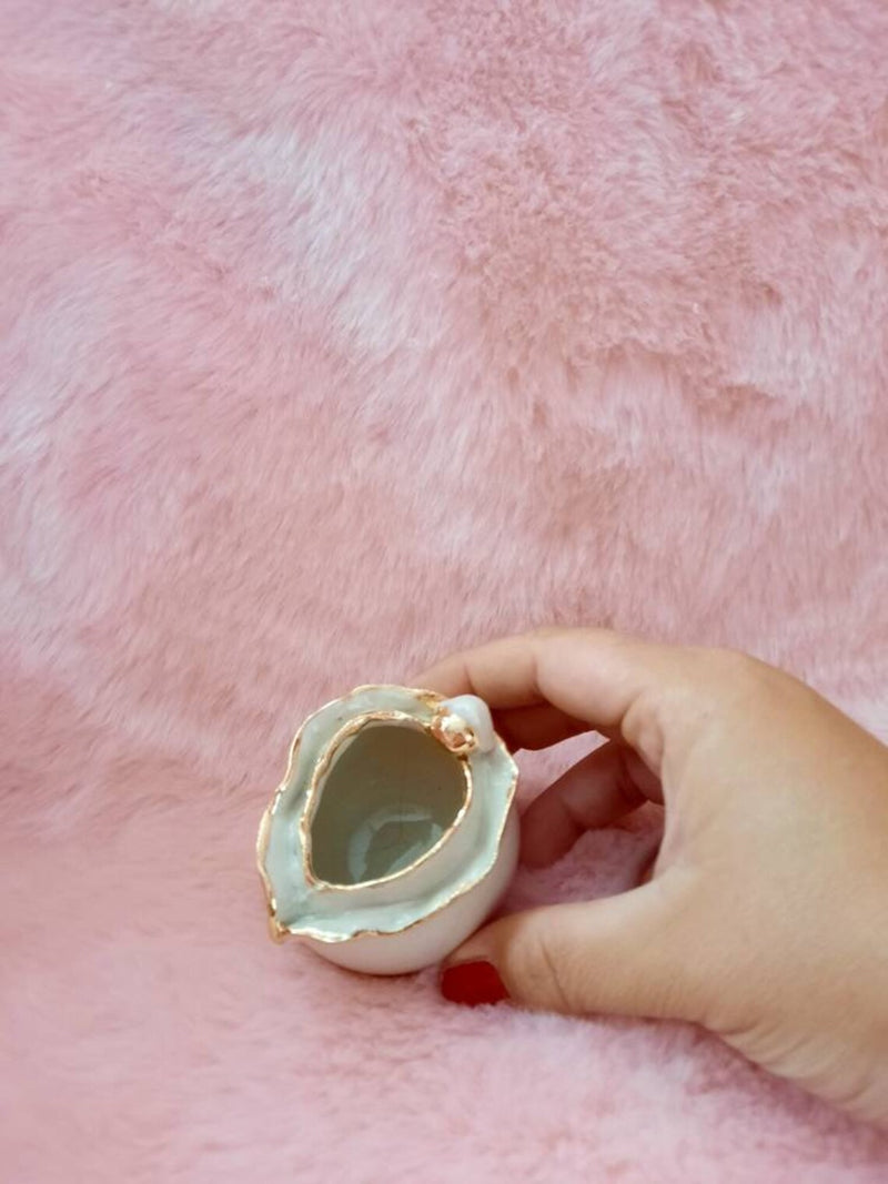 House of Daan | Vulva Porcelain vase