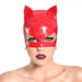 Rood cat woman masker van rekbare rode lak, gemaakt door patrice catanzaro