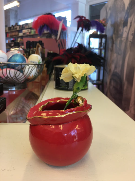Haus von Daan | Vulva Vase aus rotem Porzellan